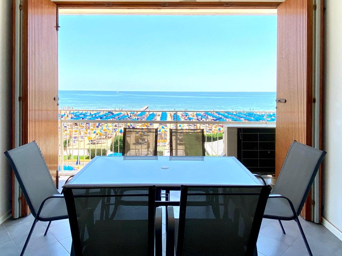 Fronte Mare Stupenda Terrazza Piramide Jesolo Lido Carraro Immobiliare - Family Apartments מראה חיצוני תמונה